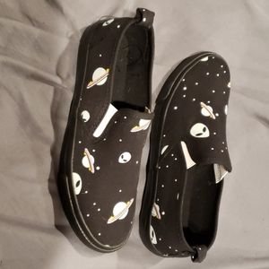 Hottopic alien slip ons